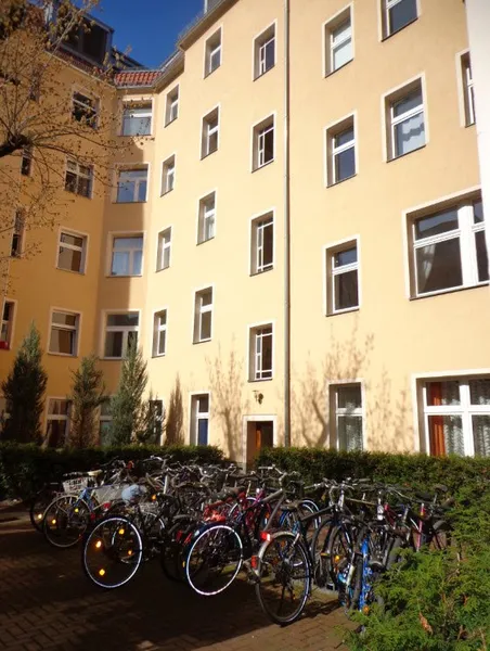 Ruhige Altbau-Whg nahe Ernst-Reuter-Platz und TU! *EBK* — photo 1